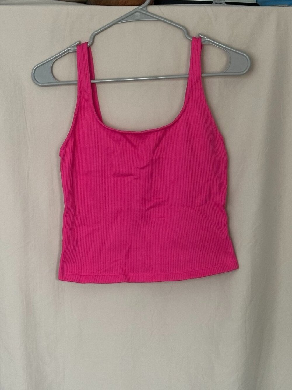 Dynamite Pink Cropped Seamless Tank size S